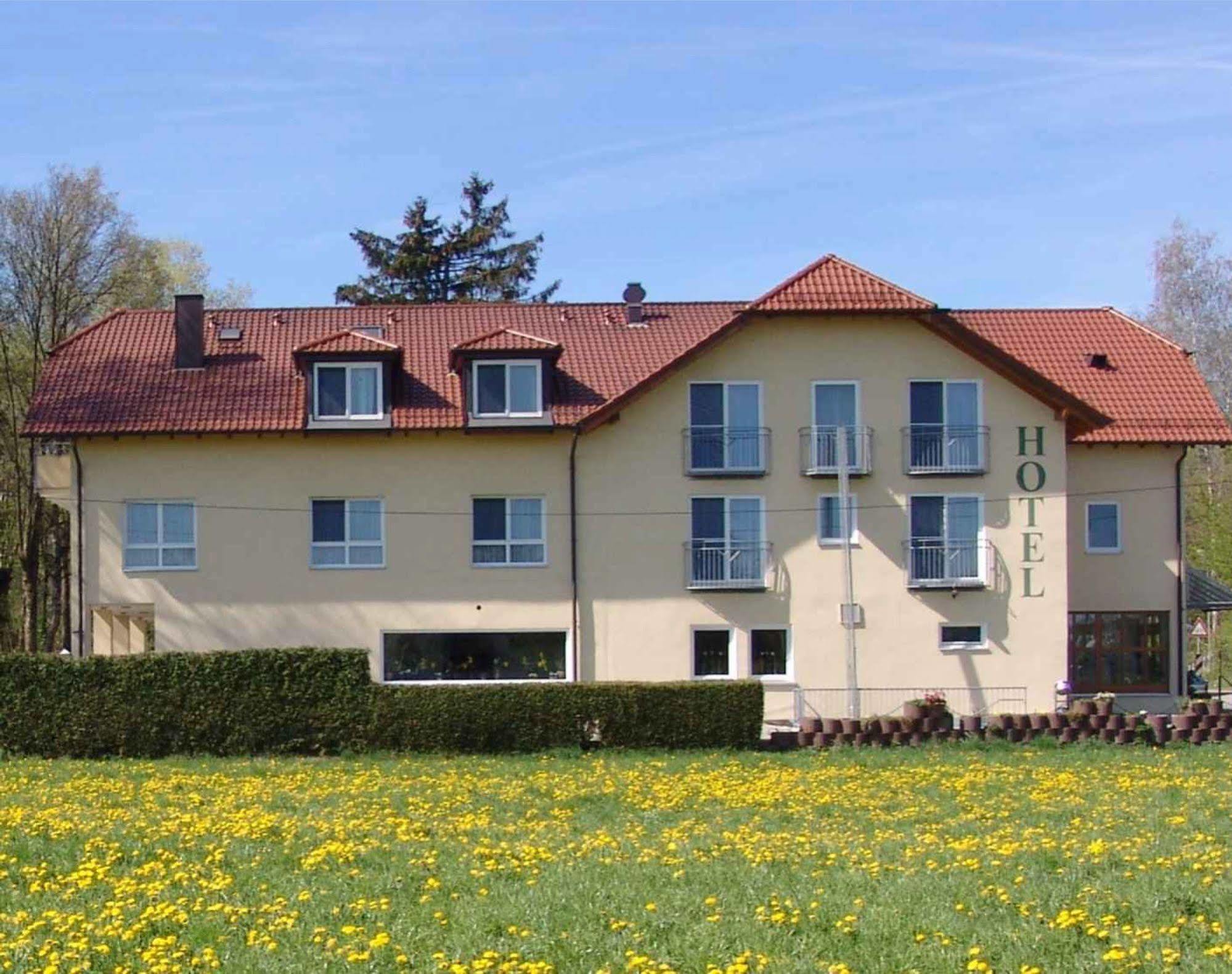Hotel & Restaurant Dornweiler Hof Illertissen Bagian luar foto